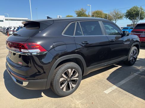 New 2026 Volkswagen Atlas Cross Sport SE image 2