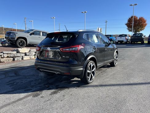 Used 2021 Nissan Rogue Sport SL w/ Premium Package image 3