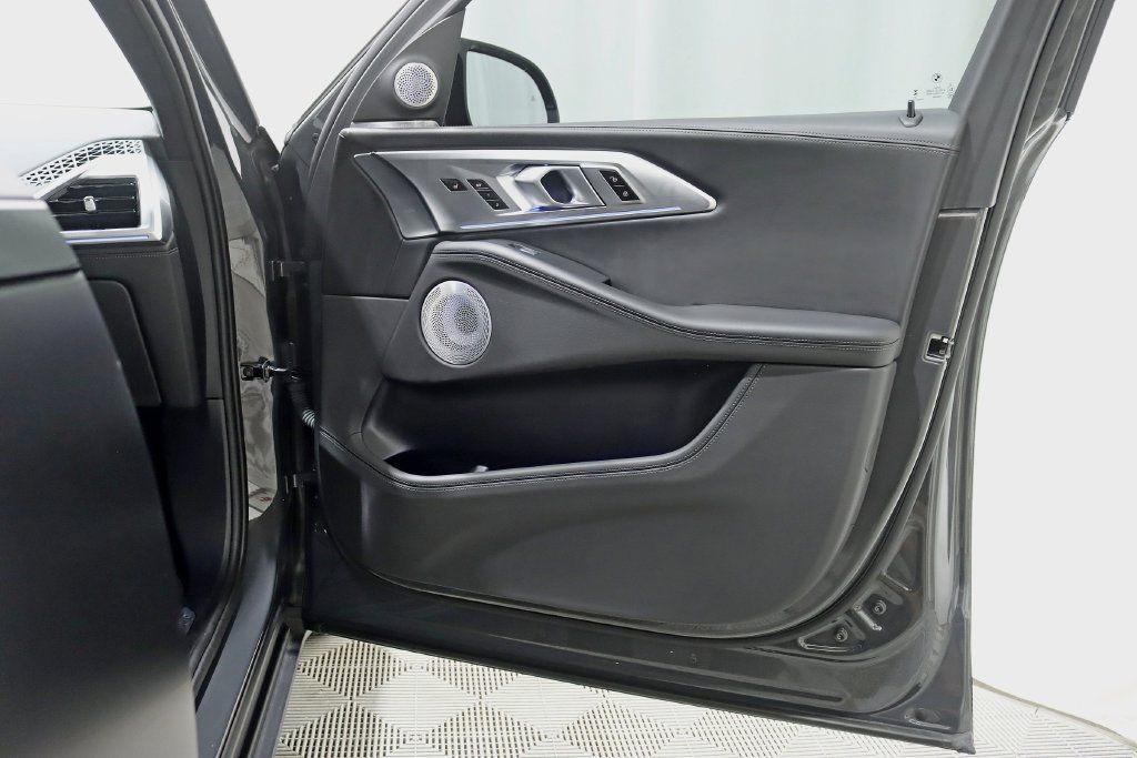 Used 2023 BMW XM AWD/4WD image 37