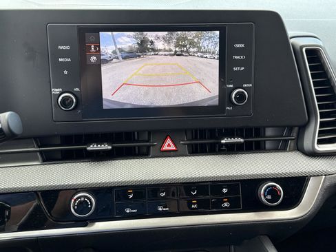 Certified 2024 Kia Sportage LX image 19