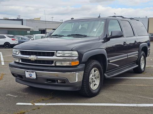 Used 2005 Chevrolet Suburban LT w/ Preferred Equipment Group AWD/4WD image 4