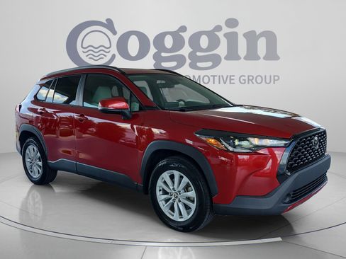 Used 2022 Toyota Corolla Cross LE w/ Moonroof Package FWD image 7