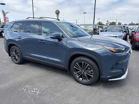 Used 2025 Toyota Grand Highlander AWD Hybrid image 13