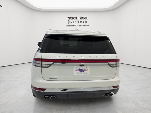 Used 2023 Lincoln Aviator Reserve w/ Class IV Trailer Tow Package RWD image 4