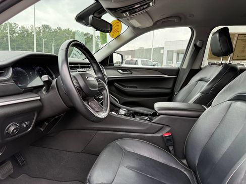 Used 2022 Jeep Grand Cherokee L Limited RWD image 4