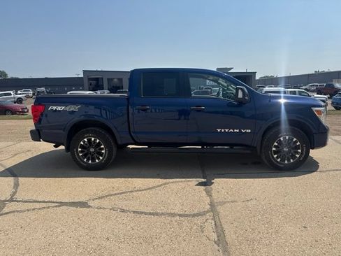 Used 2019 Nissan Titan PRO-4X w/ Pro-4x Convenience Package AWD/4WD image 11