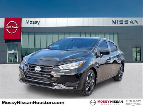 New 2025 Nissan Versa SR w/ Trunk Package image 3