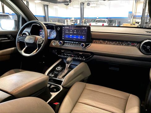 Used 2025 Chevrolet Colorado ZR2 w/ Midnight Edition image 14