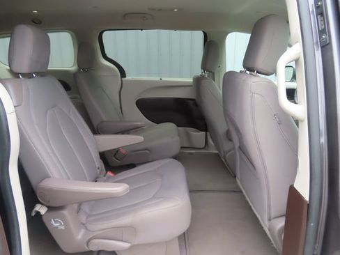 Used 2021 Chrysler Pacifica Touring AWD/4WD image 27