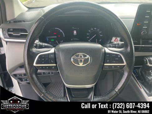Used 2021 Toyota Sienna XLE FWD image 29