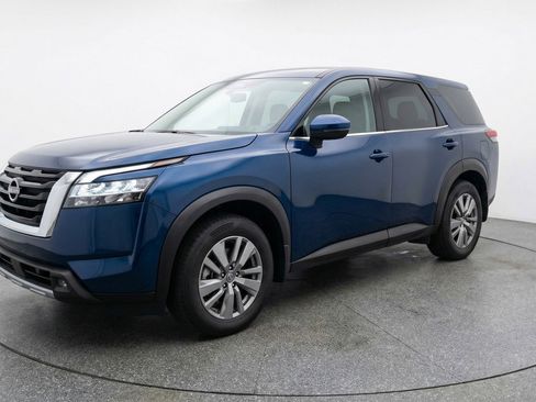 Used 2025 Nissan Pathfinder SV AWD/4WD image 3