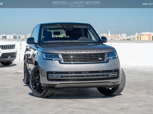Used 2023 Land Rover Range Rover SE AWD/4WD image 2