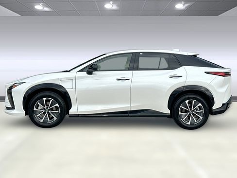 Used 2025 Lexus RZ 300e image 2