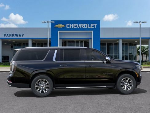 New 2025 Chevrolet Suburban Premier image 5