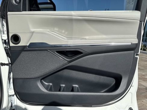 New 2026 Lincoln Navigator L Reserve AWD/4WD image 16