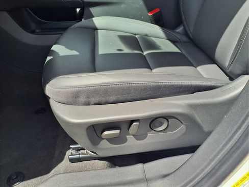 Certified 2025 Buick Envision Preferred AWD/4WD image 15