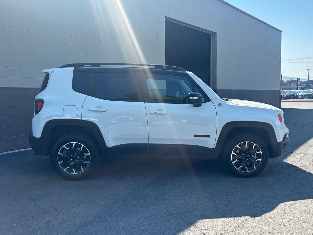 Used 2023 Jeep Renegade Trailhawk AWD/4WD image 3