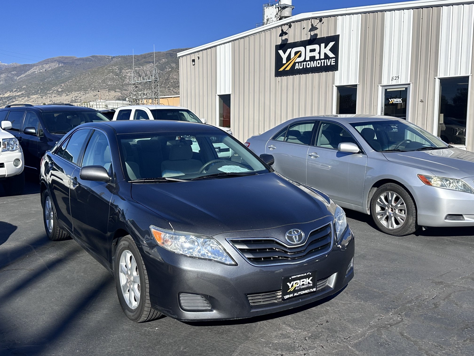 Used 2010 Toyota Camry LE FWD image 1