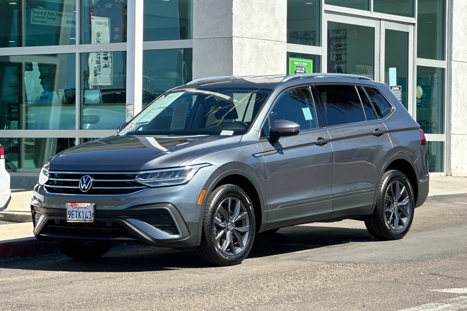 Used 2023 Volkswagen Tiguan SE FWD image 8