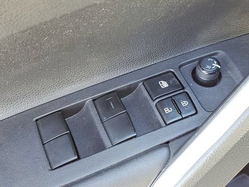 Used 2023 Toyota Corolla Cross LE AWD/4WD image 17