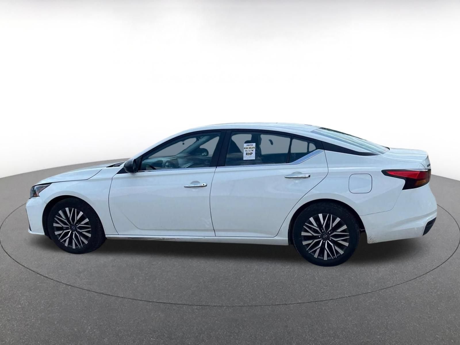 Used 2025 Nissan Altima 2.5 SV FWD image 12