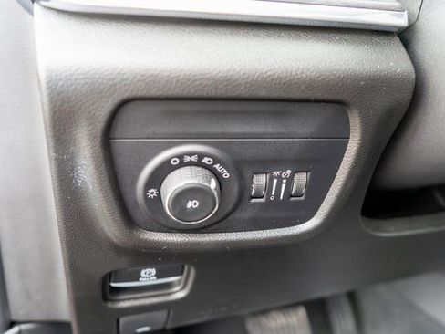 Used 2023 Jeep Grand Cherokee Overland w/ Luxury Tech Group IV AWD/4WD image 23