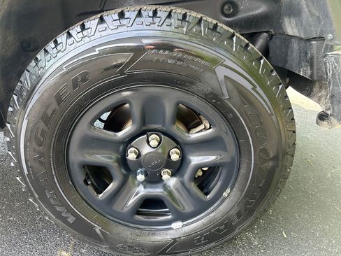 Used 2022 Jeep Wrangler Unlimited Sport image 23