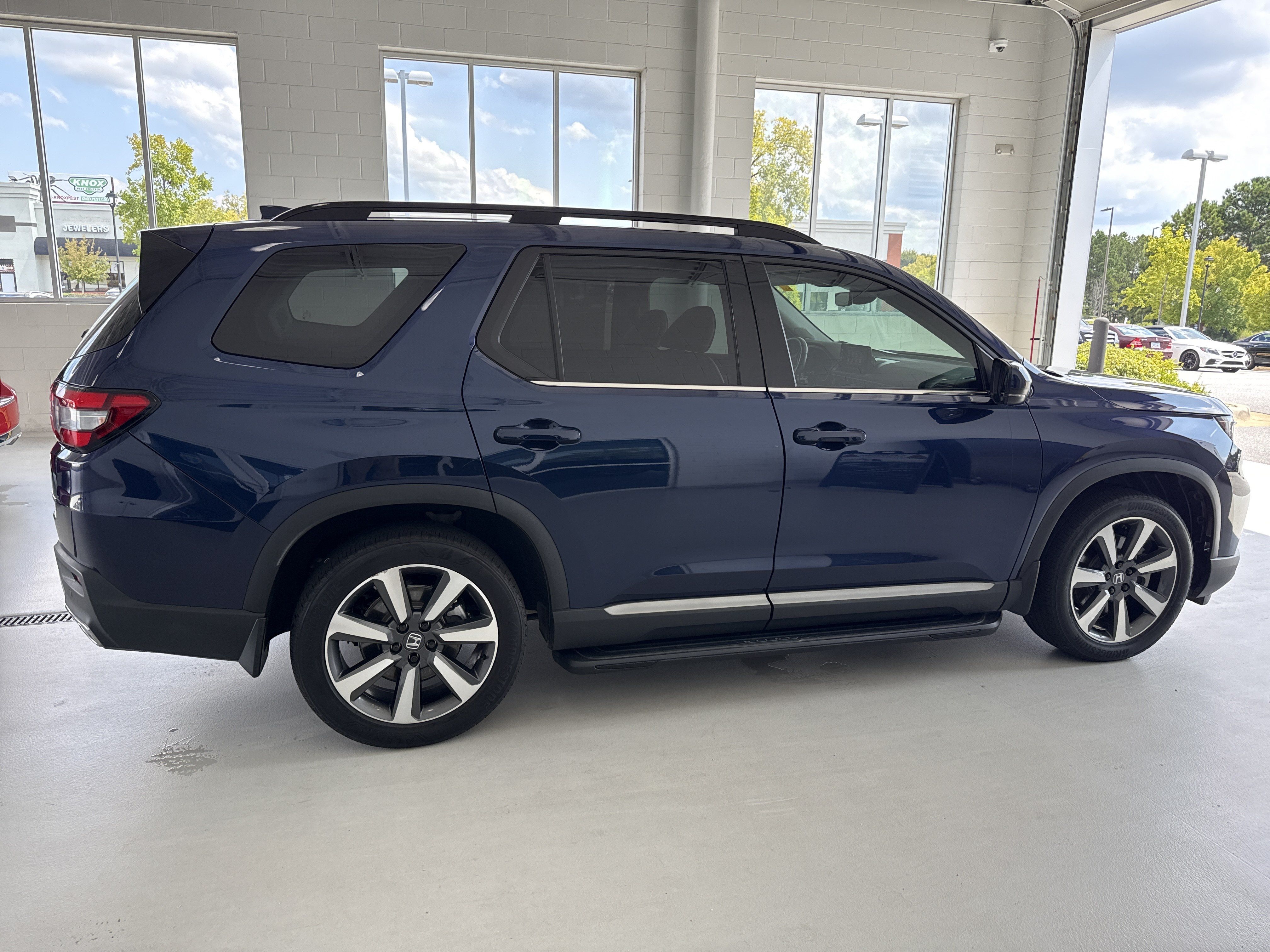Used 2023 Honda Pilot Elite image 14