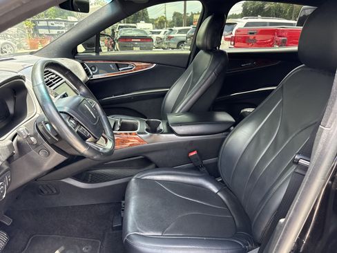 Used 2019 Lincoln Nautilus Reserve FWD image 9