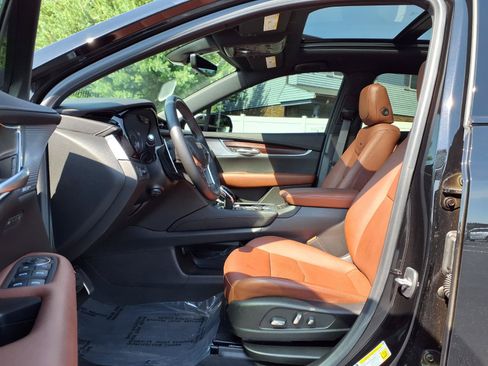 Used 2024 Cadillac XT5 Sportv w/ Technology Package AWD/4WD image 28