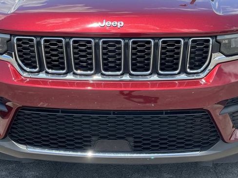 Used 2024 Jeep Grand Cherokee Laredo X w/ Trailer Tow Package AWD/4WD image 9