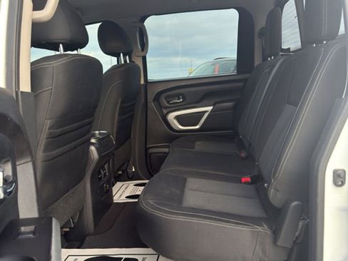 Used 2017 Nissan Titan SV image 11