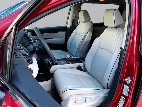 Used 2026 Honda Odyssey Touring image 8