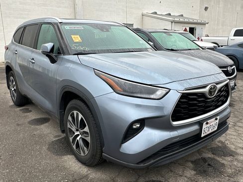 Used 2022 Toyota Highlander XLE image 6