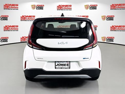 Used 2023 Kia Soul EX image 17