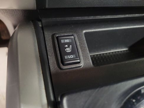 Used 2017 Nissan Titan SL image 17