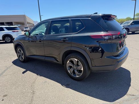 Certified 2025 Nissan Rogue SV FWD image 7