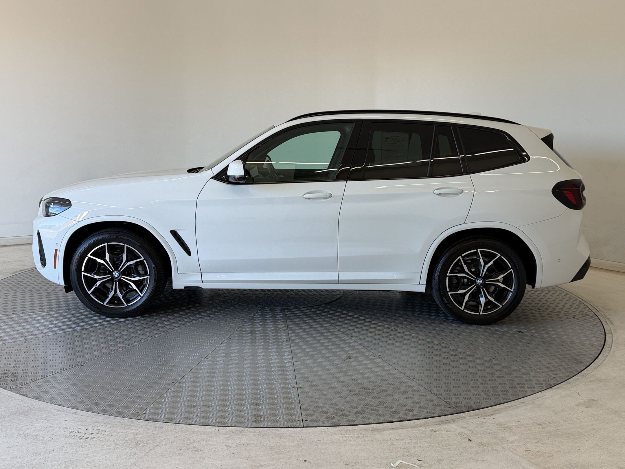 Used 2024 BMW X3 xDrive30i w/ M Sport Package AWD/4WD image 2