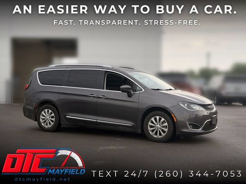Used 2019 Chrysler Pacifica Touring-L FWD image 1