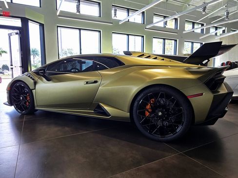 Used 2023 Lamborghini Huracan STO image 3