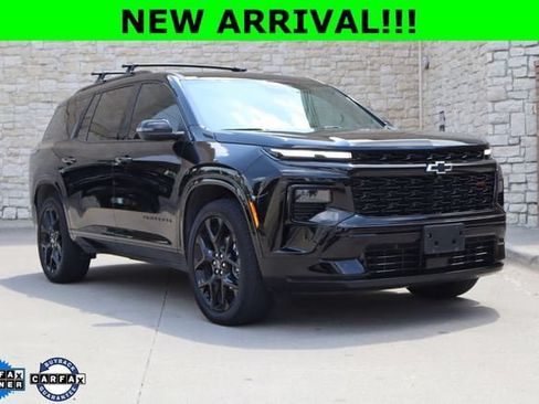 Used 2025 Chevrolet Traverse RS FWD image 1
