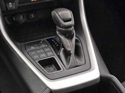 Used 2022 Toyota RAV4 XLE w/ Carpet Mat Package (TMS) AWD/4WD image 15