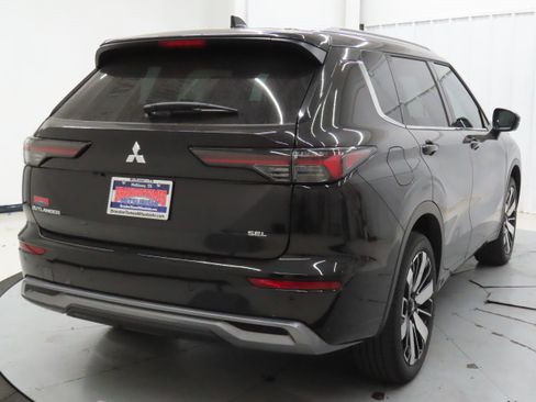 New 2026 Mitsubishi Outlander SEL FWD image 3