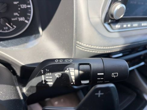 Used 2024 Nissan Rogue SV AWD/4WD image 12