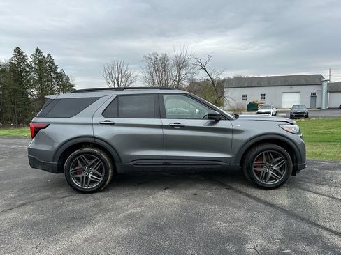 New 2026 Ford Explorer ST-Line w/ ST-Line Street Pack AWD/4WD image 4
