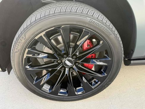 Used 2025 Cadillac Escalade V w/ LPO, ONYX Package image 23