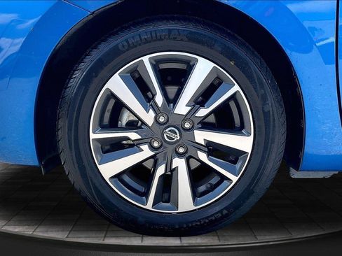 Certified 2021 Nissan Versa SV FWD image 9