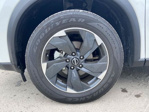 Used 2025 Nissan Rogue SV AWD/4WD image 15