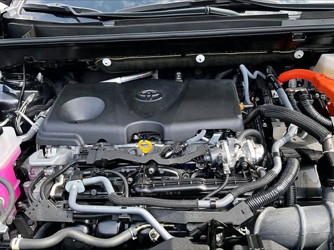 Used 2025 Toyota RAV4 XLE AWD/4WD image 31