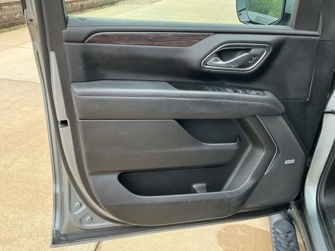 Used 2023 Chevrolet Suburban Z71 w/ Luxury Package AWD/4WD image 7